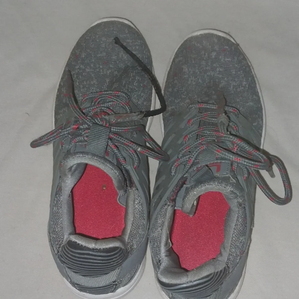 LA Gear Gray and Red Athletic Sneakers Boys 2